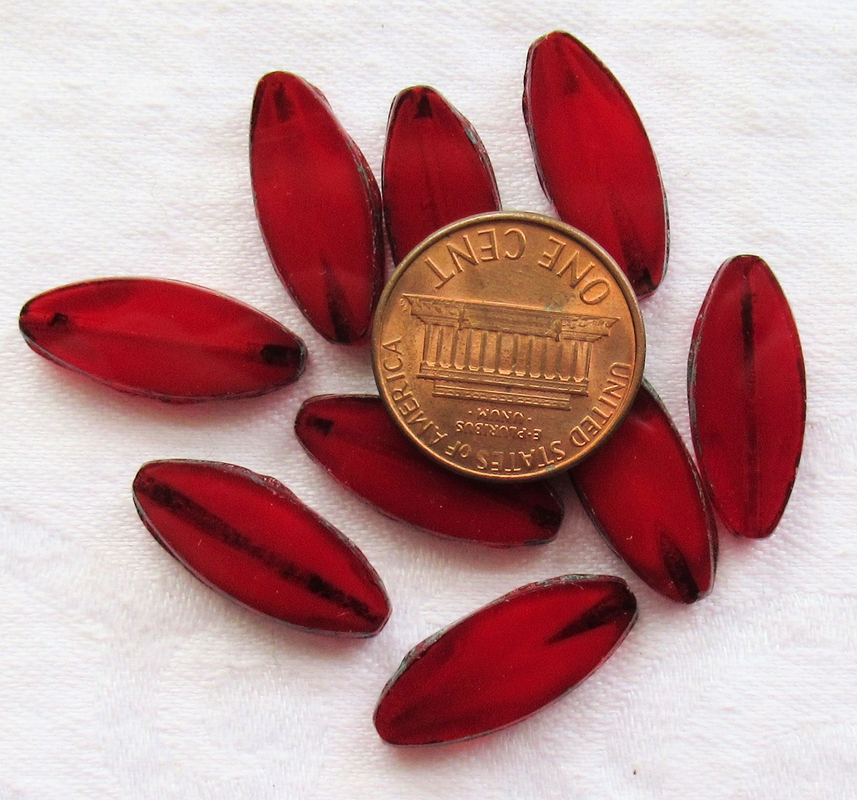 Bead assortment, glass, opaque to transparent light to dark red