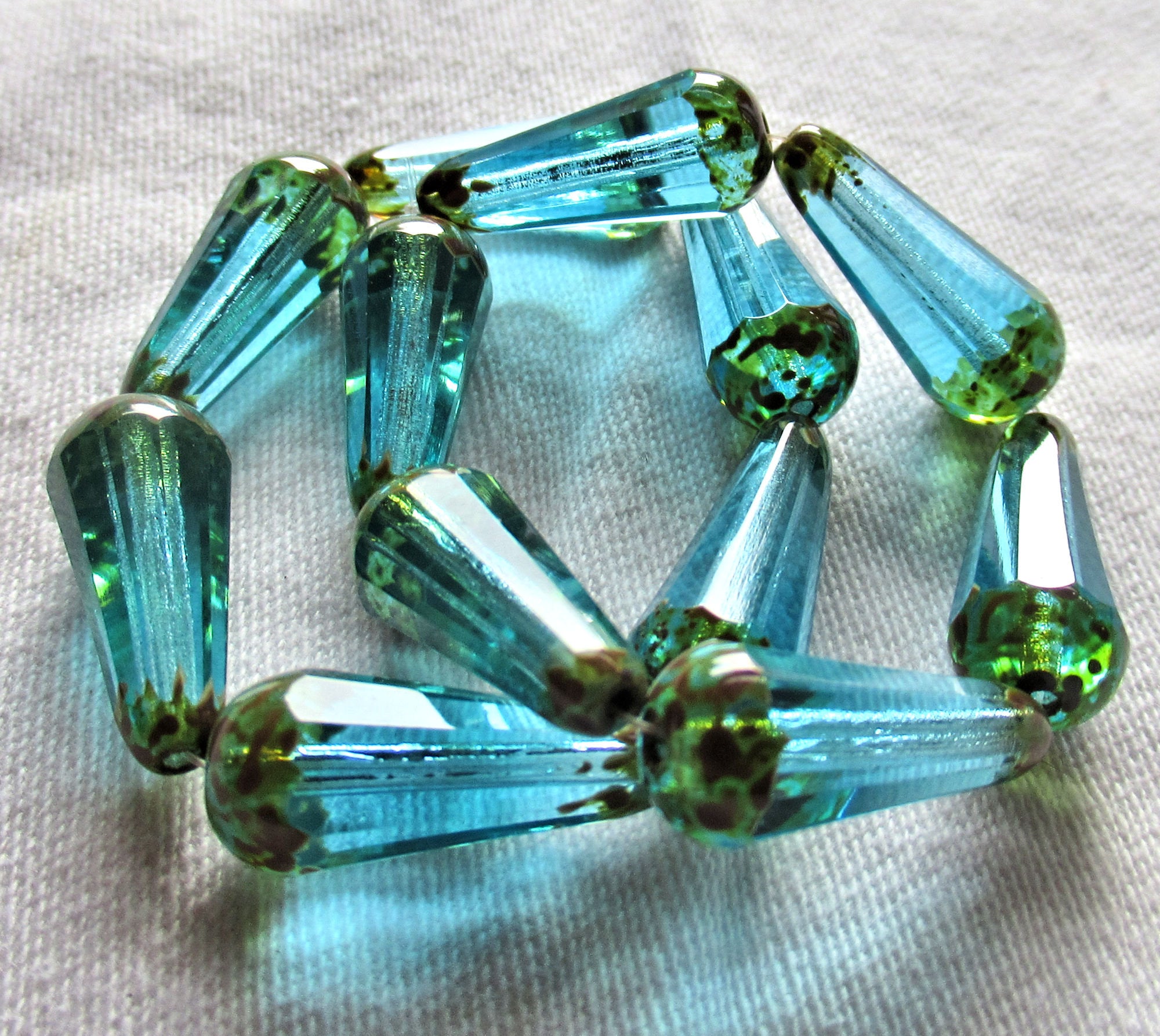 4x6mm Glass Teardrop Beads - Light Green - Czech Teardrop Beads –  funkyprettybeads